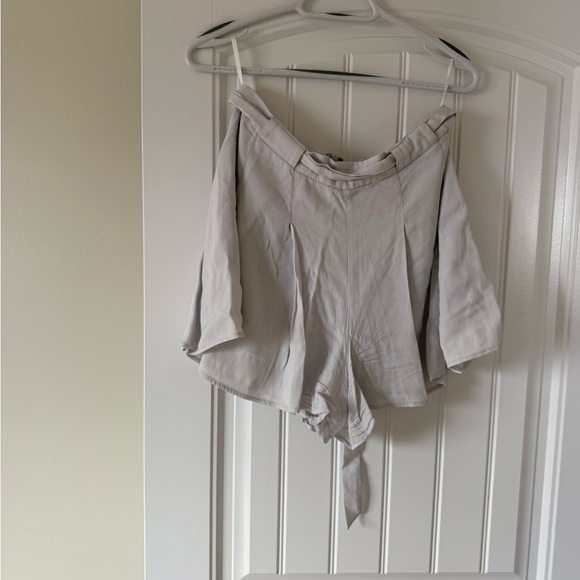 Aritzia Pants - Aritzia High-Waist Light Grey Shorts